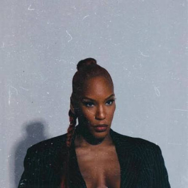 Liv Warfield