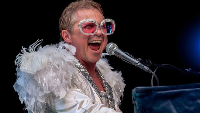 Kenny Metcalf As Elton