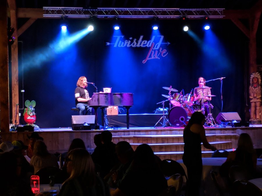 Twisted J Live — photo 3 of 4