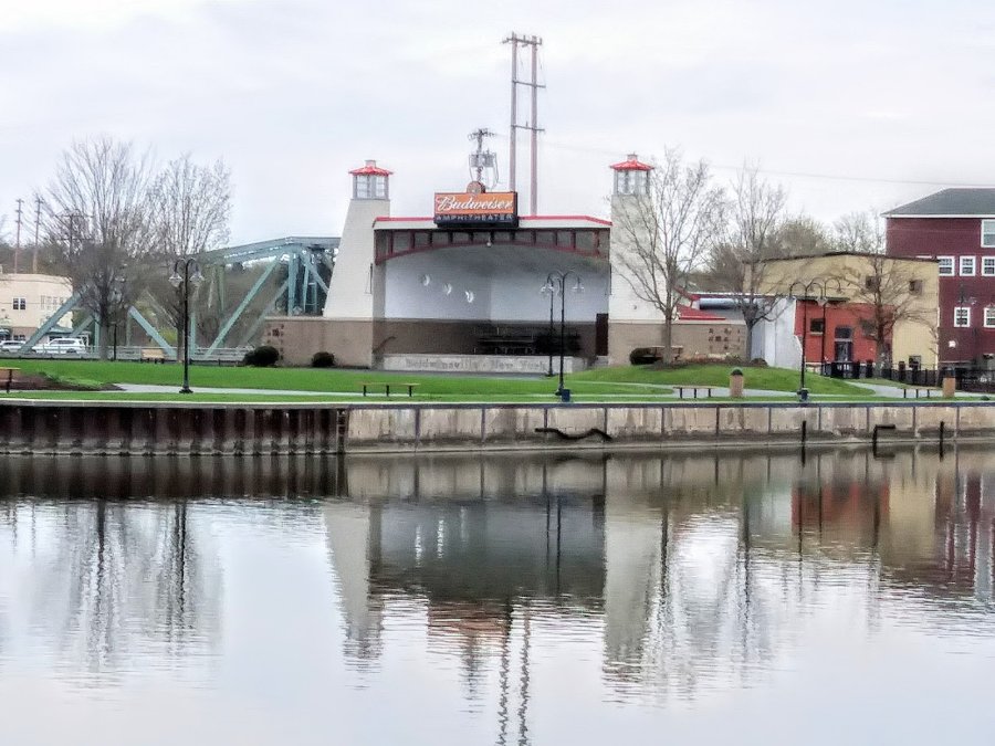 Bud Light Amphitheater at Paper Mill Island — photo 3 of 4