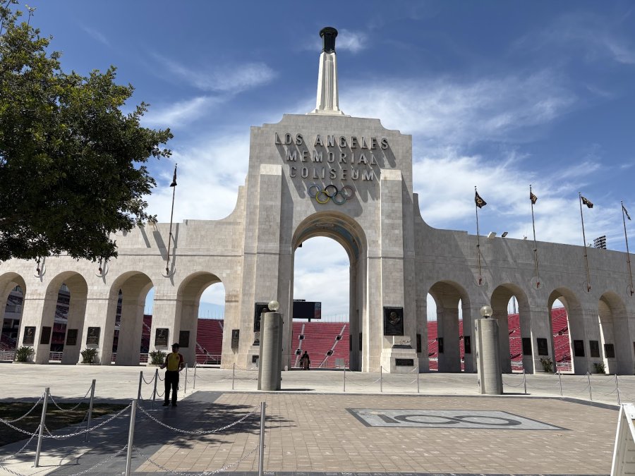 Los Angeles Memorial Coliseum — photo 3 of 4