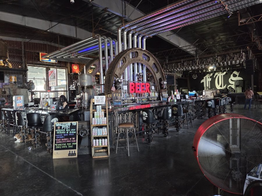 Full Throttle Saloon — photo 4 of 4