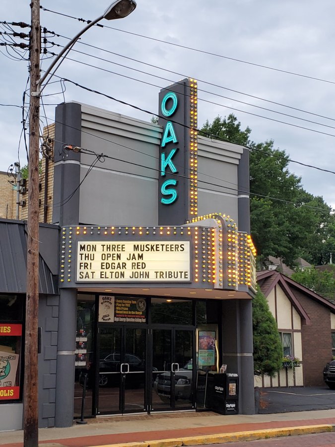 Oaks Theater — photo 2 of 4