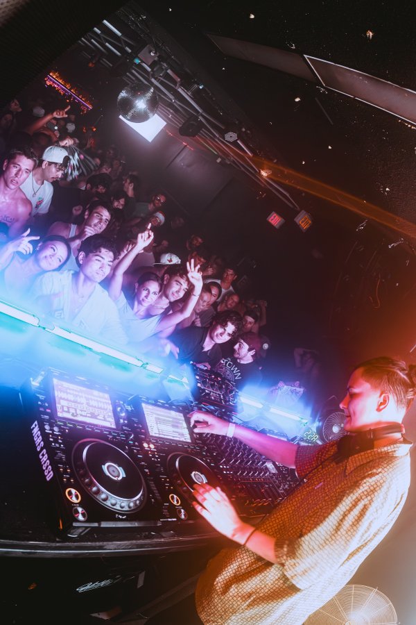 EQ Nightclub — photo 3 of 4