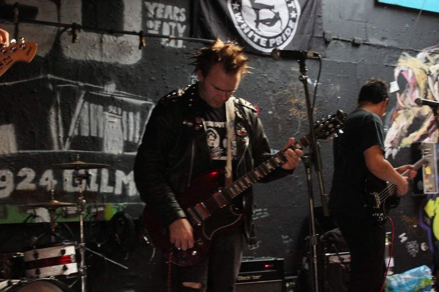 924 Gilman — photo 4 of 4