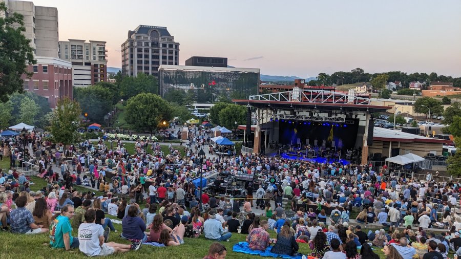Elmwood Park Amphitheater — photo 2 of 4