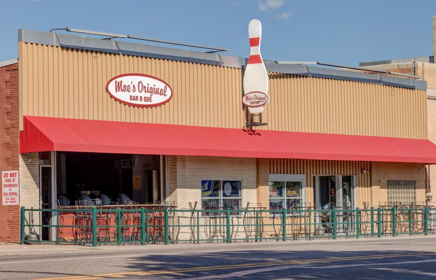 Moe's Original Bar-b-que And Bowling