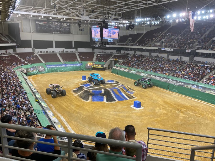 Simmons Bank Arena — photo 2 of 4