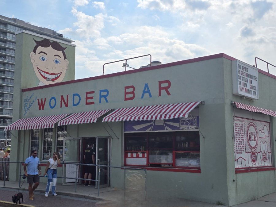 The Wonder Bar — photo 4 of 4