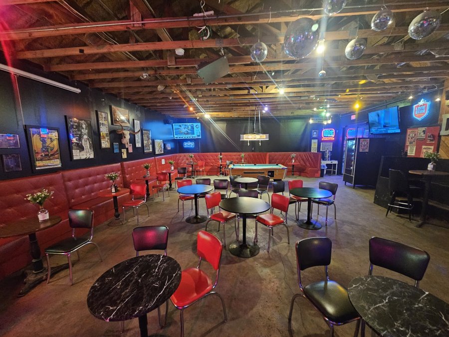 Dan Electro's Guitar Bar — photo 4 of 4