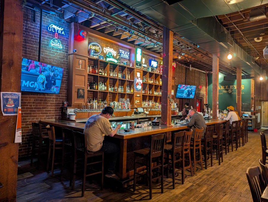 Barley's Taproom and Pizzeria — photo 3 of 4