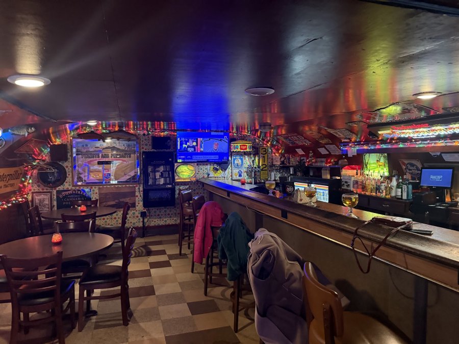 Friendly Valley Tavern — photo 3 of 4