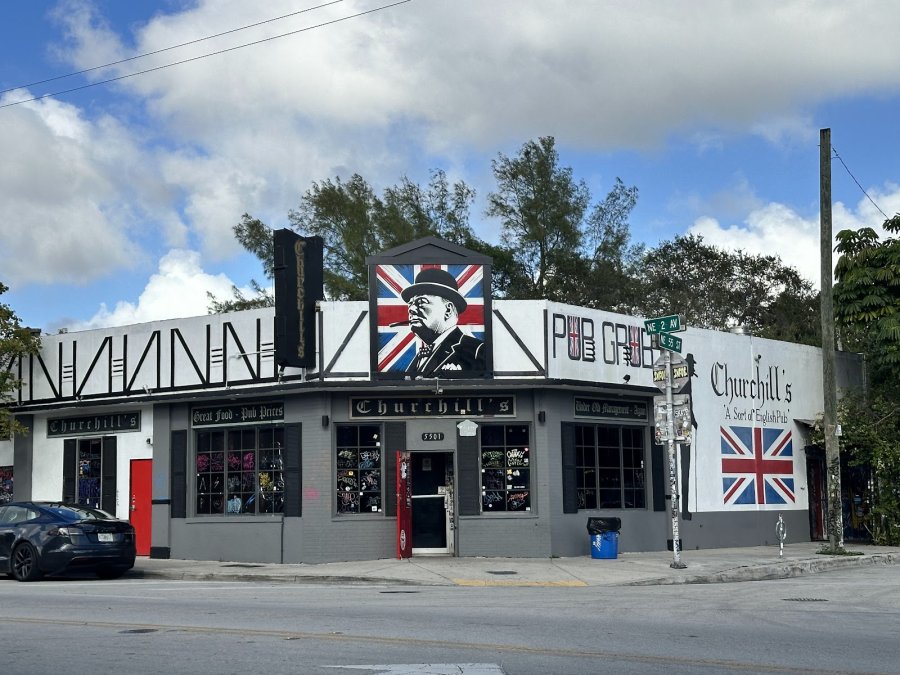 Churchill's Pub — photo 3 of 4