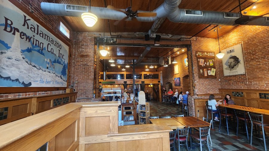 Bell's Eccentric Cafe — photo 2 of 4