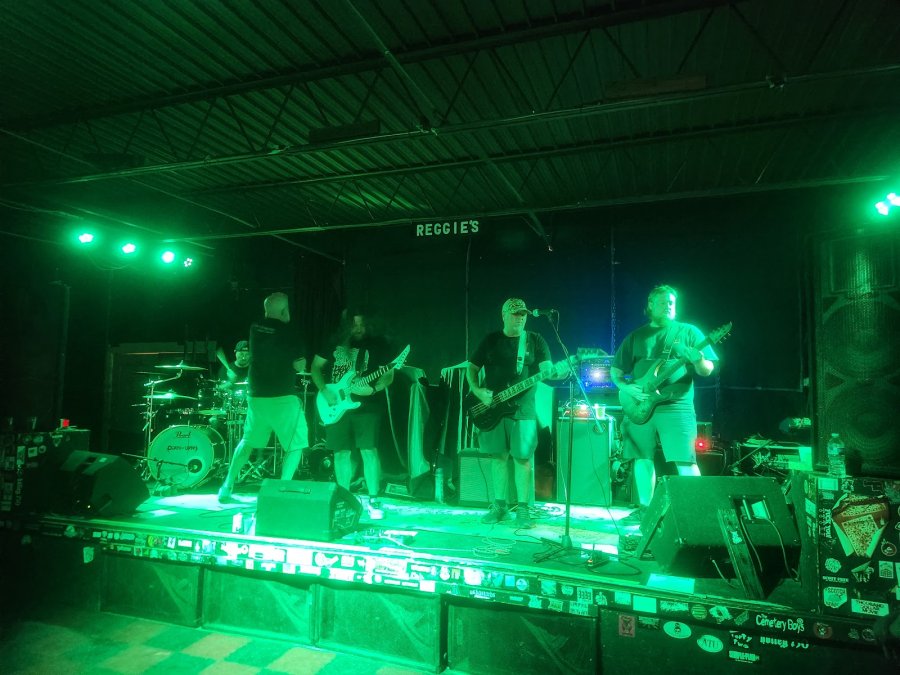 Reggies 42nd Street Tavern — photo 3 of 4