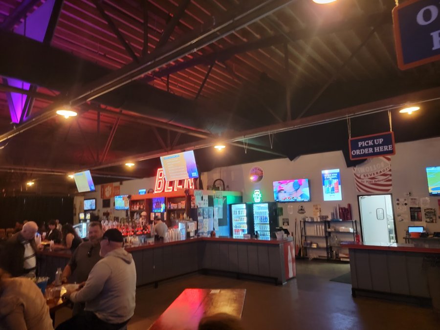 Bowstring Burgers and Brewyard — photo 3 of 4