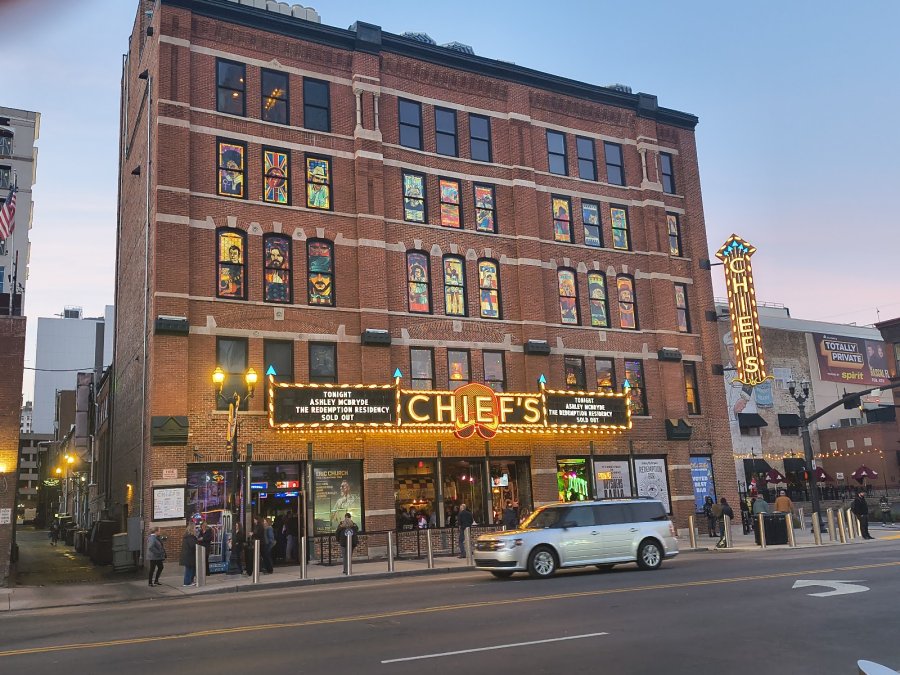 Chief's On Broadway — photo 4 of 4
