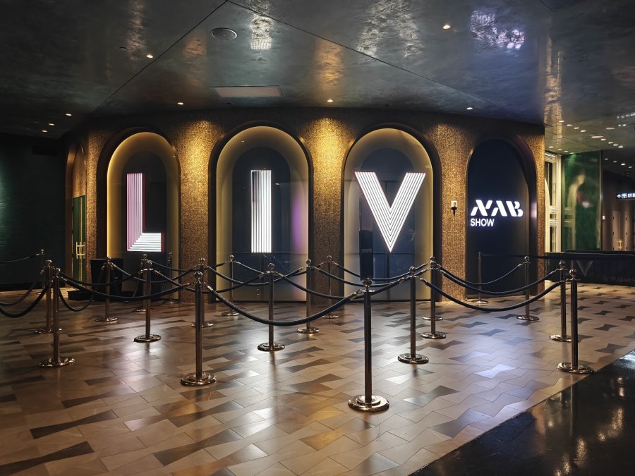 LIV Nightclub At Fontainebleau — photo 3 of 4