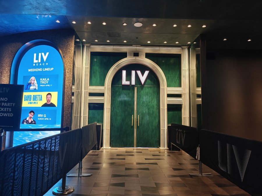 LIV Nightclub At Fontainebleau — photo 4 of 4