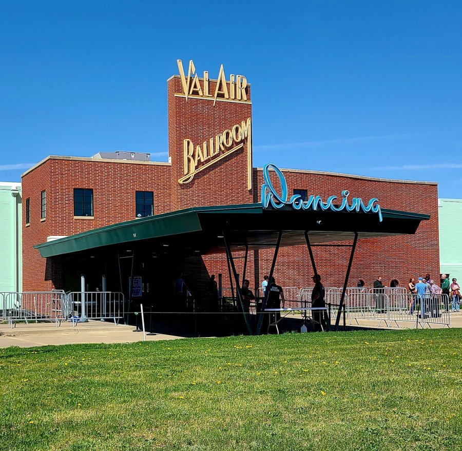 Val Air Ballroom — photo 3 of 4
