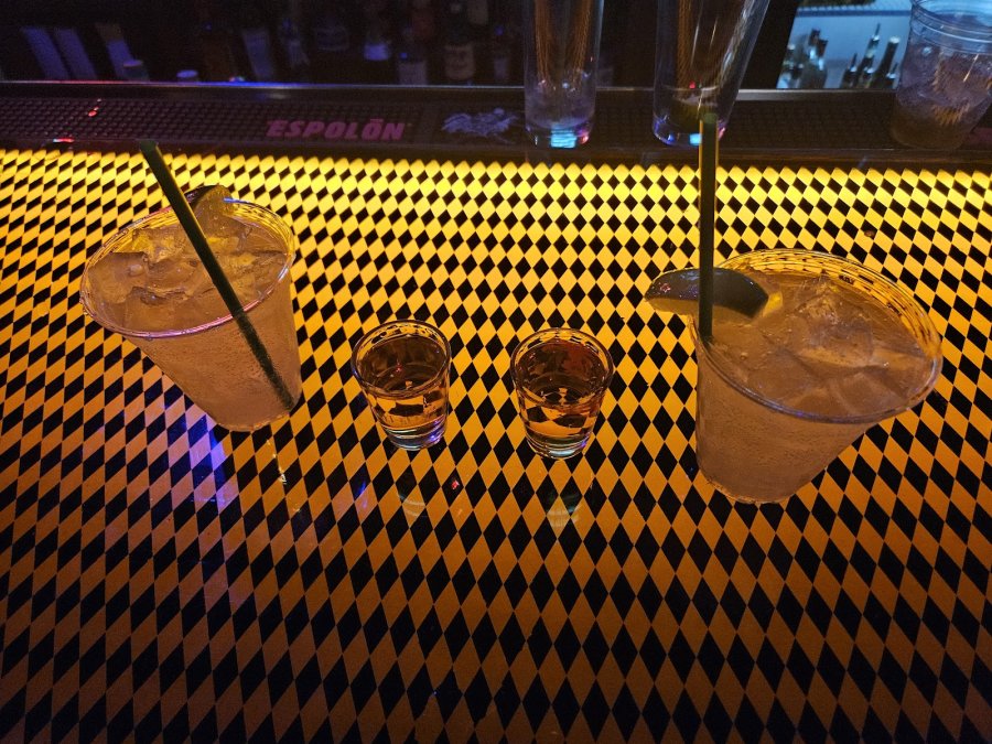 Linger Longer Lounge — photo 3 of 4