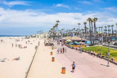 Huntington City Beach — photo 3 of 4