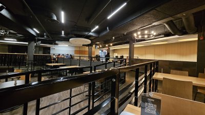 Louis' Pub — photo 4 of 4