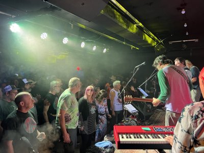 Deep End Live — photo 1 of 4