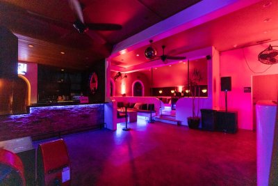 EOS Lounge — photo 1 of 4