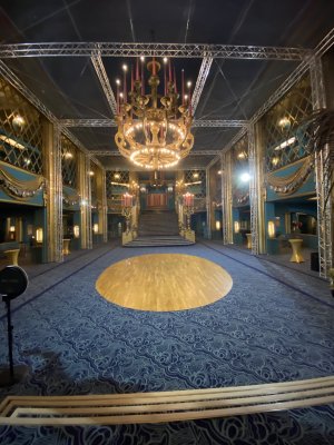 Les Folies Bergere — photo 2 of 4