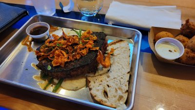 Lori's Road House — photo 2 of 4