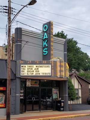 Oaks Theater — photo 2 of 4