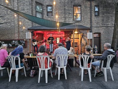 FitzGerald's Patio — photo 3 of 4