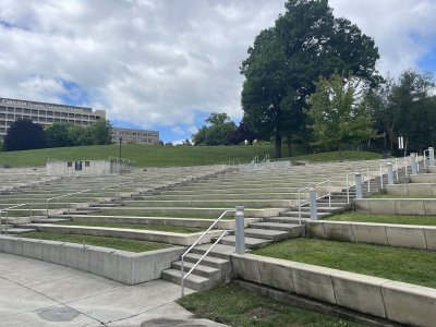Elmwood Park Amphitheater — photo 3 of 4
