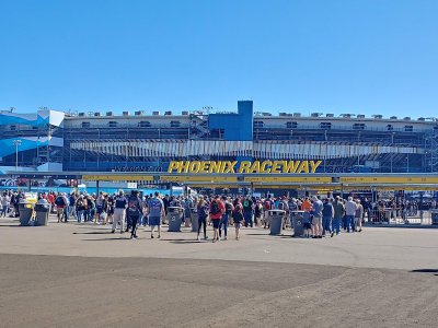 Phoenix Raceway — photo 3 of 4