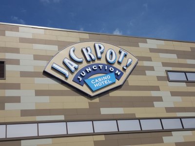 Jackpot Junction Casino Hotel — photo 1 of 4