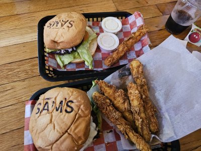 Sam's Burger Joint — photo 3 of 4