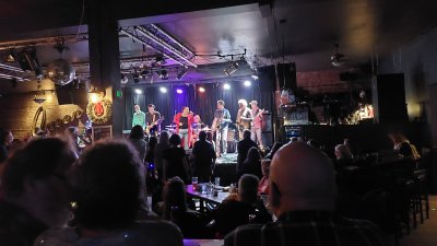 The Queen's — photo 4 of 4