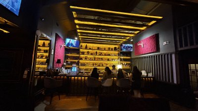 Pearl Bar — photo 2 of 4