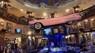 Hard Rock Live — photo 4 of 4