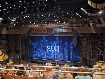 Queen Elizabeth Theatre — photo 2 of 4