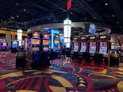 Hollywood Casino at Penn National Race Course — photo 3 of 4