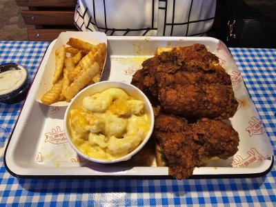 Chief's On Broadway — photo 3 of 4