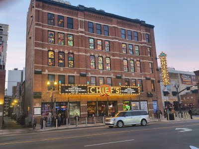 Chief's On Broadway — photo 4 of 4