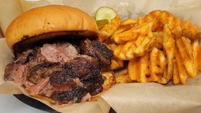 Goosetown Tavern — photo 3 of 4