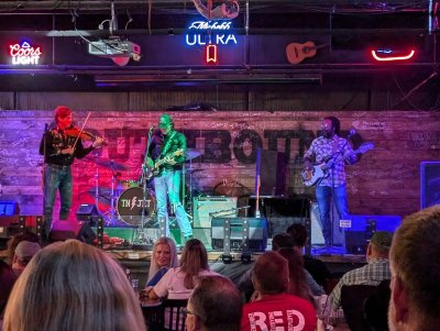 Southbound Bar & Grill — photo 3 of 4