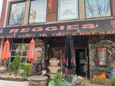 Reggie's Bananna's Shack — photo 4 of 4